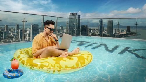 Ảnh Wink Icon Hotel Danang Riverside - Luxury Suites - 24hrs Stay & Rooftop Pool Bar