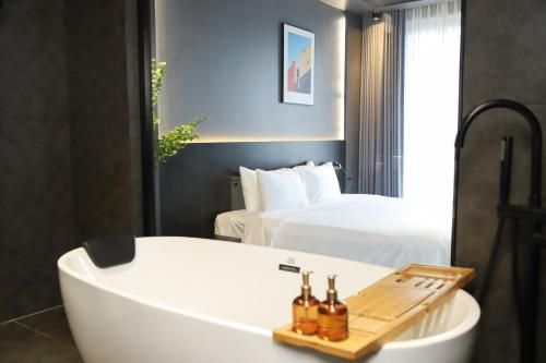 Ảnh Kin Wander Tan Binh, The Mountain