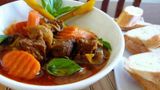 10 món ăn truyền thống Việt Nam dưới 1 Đô la Mỹ được du khách quốc tế yêu thích. năm 2025