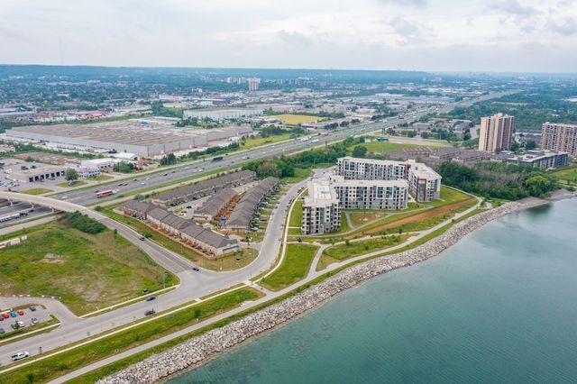 Ảnh GLOBALSTAY. Modern Lake Ontario Townhomes