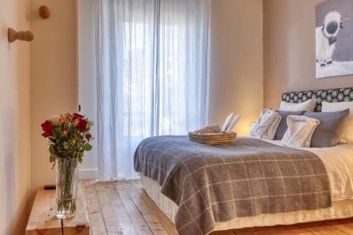 Ảnh La Feline Blanche Adult Only