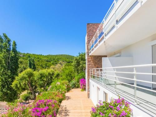 Ảnh Modern studio with AC and large terrace on the beach in Cavalaire - Welkeys