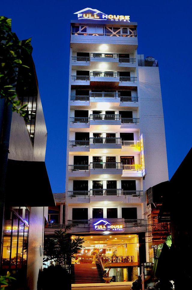 Khách Sạn Full House Nha Trang