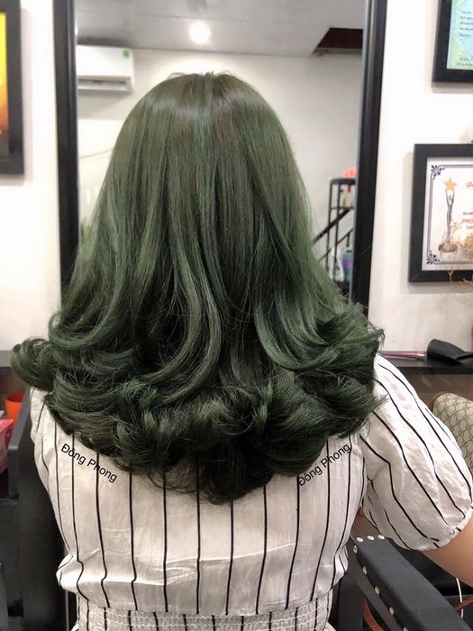 Không gian sang trọng và chuyên nghiệp tại Đông Phong Hair Salon