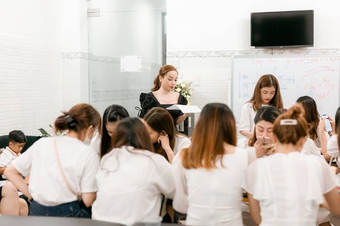 Lan Tây (Viện Phun Xăm Thẩm Mỹ Lenci) hình ảnh 1