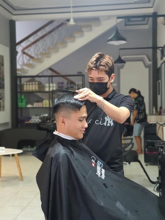 Không gian sang trọng tại Barbershop Hùng Vương - Ảnh 1