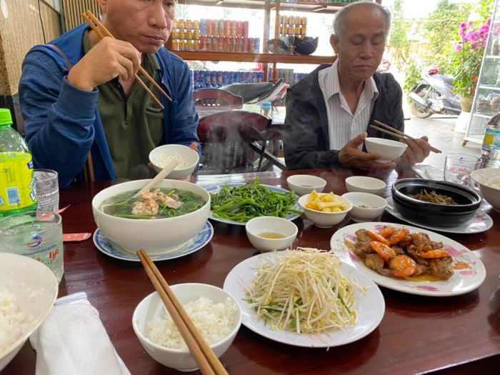Những món ăn đặc sắc làm nên thương hiệu Quán ăn Lưu Ý