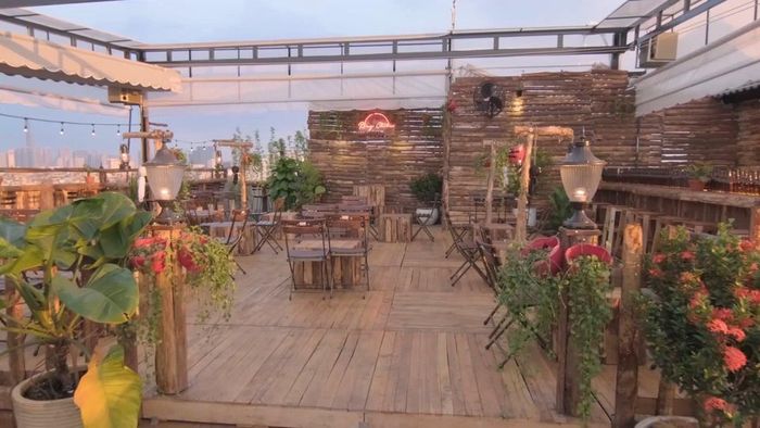 Hình ảnh không gian xanh mát tại Ráng Chiều Rooftop