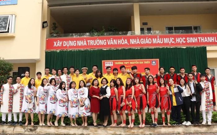 Trường THPT Nguyễn Gia Thiều - Hình 2