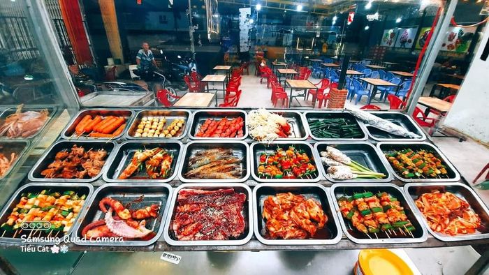 Bữa tiệc buffet hấp dẫn tại Hội Ngộ BBQ Hồng Ngự