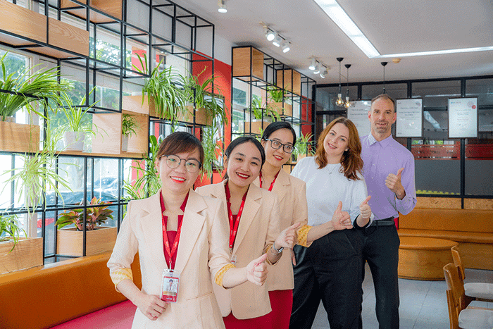 Hình ảnh lớp học tiêu chuẩn tại Anh Ngữ Việt Mỹ VMG
