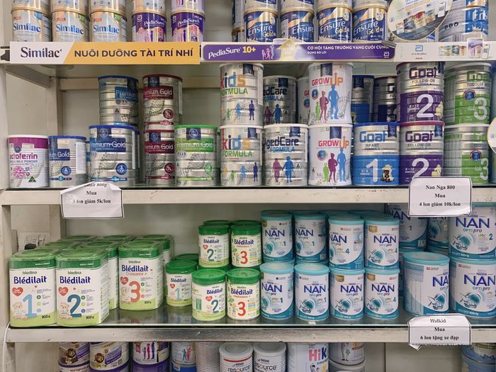 Shop Baby Thu Cầm ảnh 2 - Góc nhìn chân thực về các dòng sữa bột và đồ dùng được bày trí khoa học, dễ lựa chọn