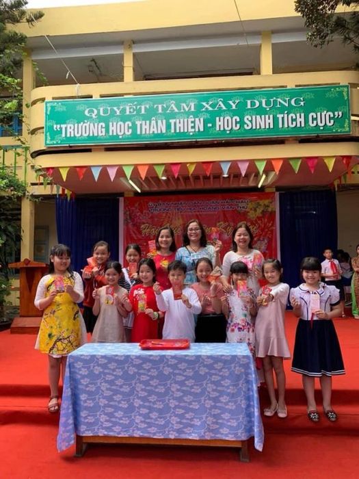 Khoảnh khắc sinh động tại <i>Trường Tiểu học Hoàng Văn Thụ</i> - Nơi những giờ học trở thành niềm vui, sân trường là thế giới khám phá.