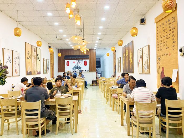 Không gian ấm cúng và món ngon tại Ẩm Thực Chay Na Lan Đà