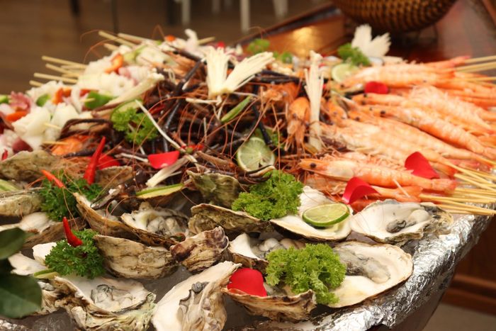 Không gian sang trọng kiểu Âu tại Francis Hội Restaurant