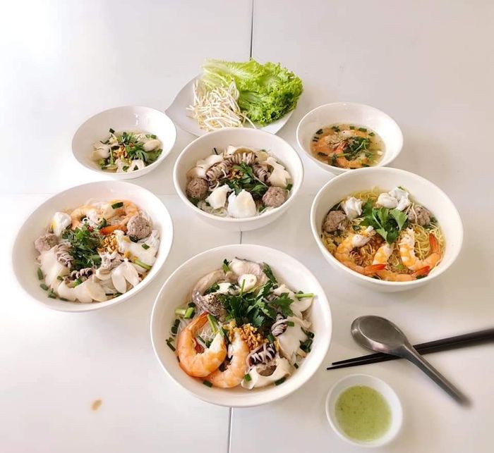 Không gian ấm cúng và món ngon đặc biệt tại Hủ Tiếu Mực Anh Ba