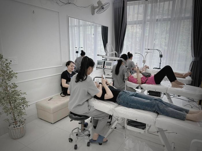 Hình ảnh của Hương Hàn Phạm Beauty Academy 2