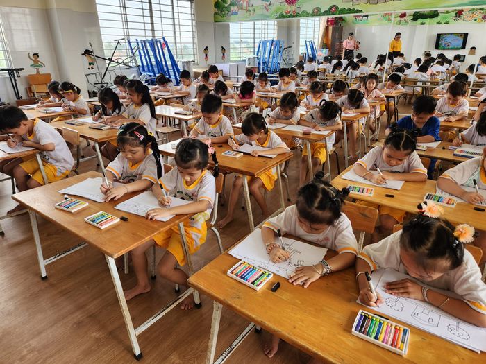 Hình ảnh khuôn viên xanh mát tại Trường Mầm non Quơn Long