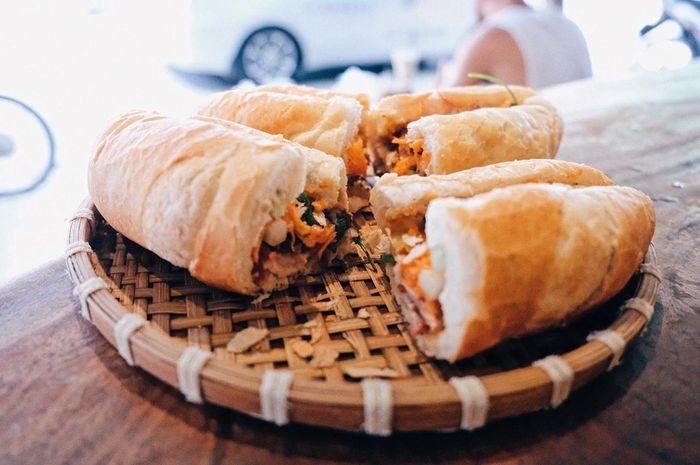 Hình ảnh bánh mì 25 Hàng Cá - Tinh hoa ẩm thực Hà Thành