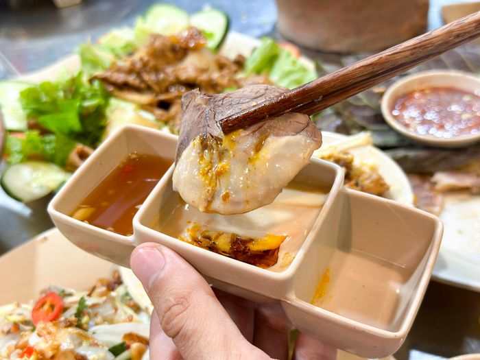 Không gian ấm cúng và món ngon tại Lẩu Bò Vũ Lộc