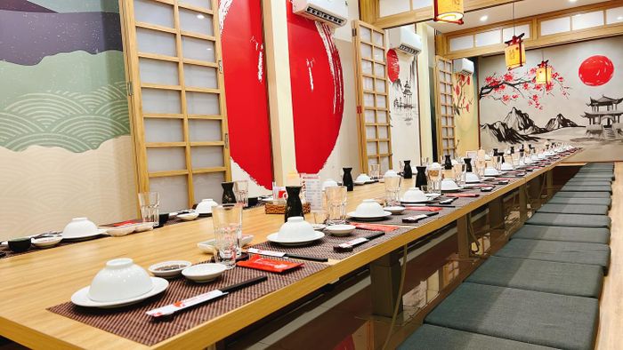 Không gian tại nhà hàng Asahi Sushi