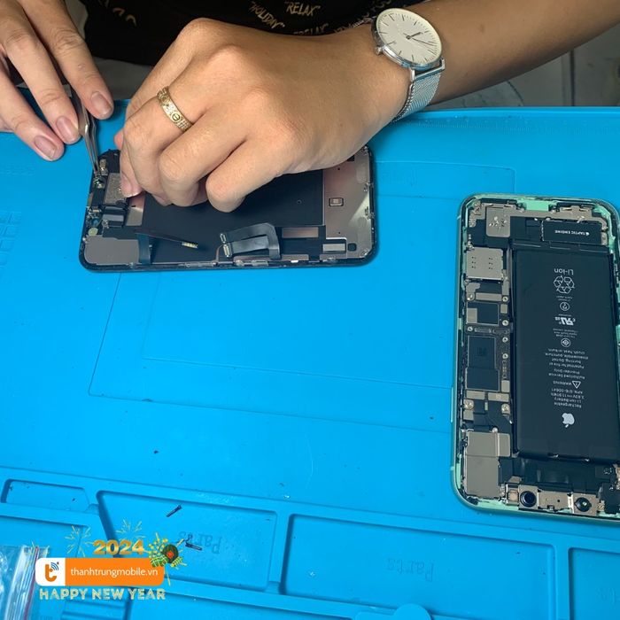 Hình ảnh xưởng sửa chữa hiện đại tại Thành Trung Mobile