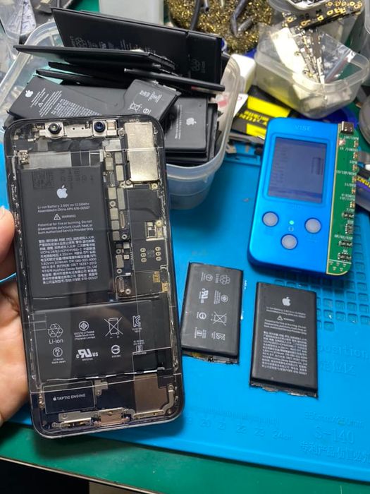 Hình ảnh đội ngũ kỹ thuật viên Uy Hùng Mobile