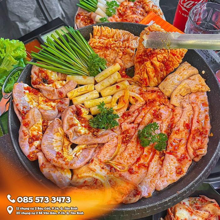 Combo bò phô mai tan chảy đặc trưng tại quán