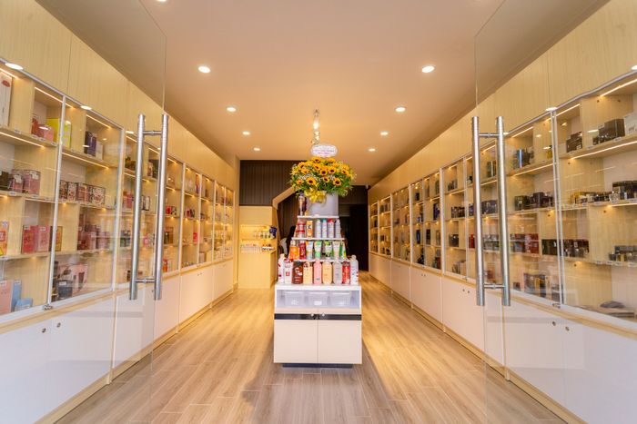 Legan Nước Hoa Và Mỹ Phẩm - ảnh 1