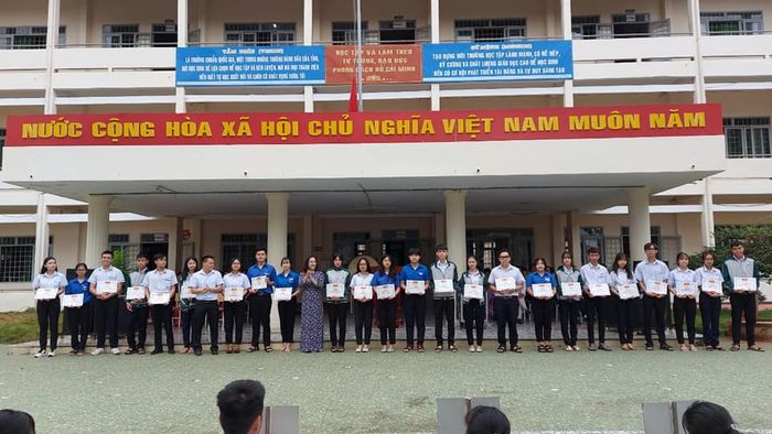 Trường THPT Chu Văn An - Hình ảnh 2