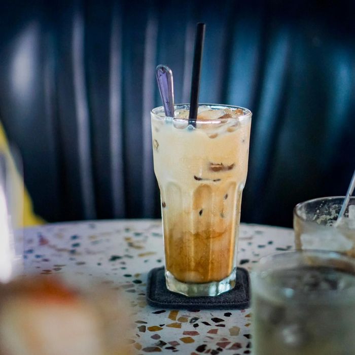Góc sống ảo nghệ thuật tại Ja Cafe (Ảnh 2)