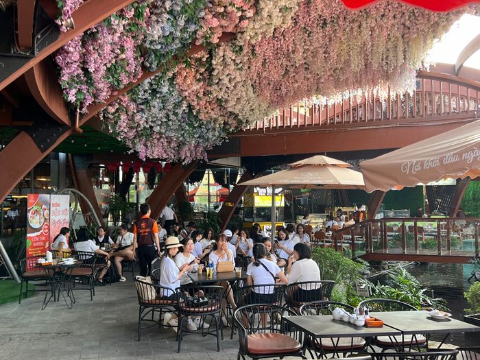 Góc view thành phố ấn tượng tại Sophia Cafe (Ảnh 2)