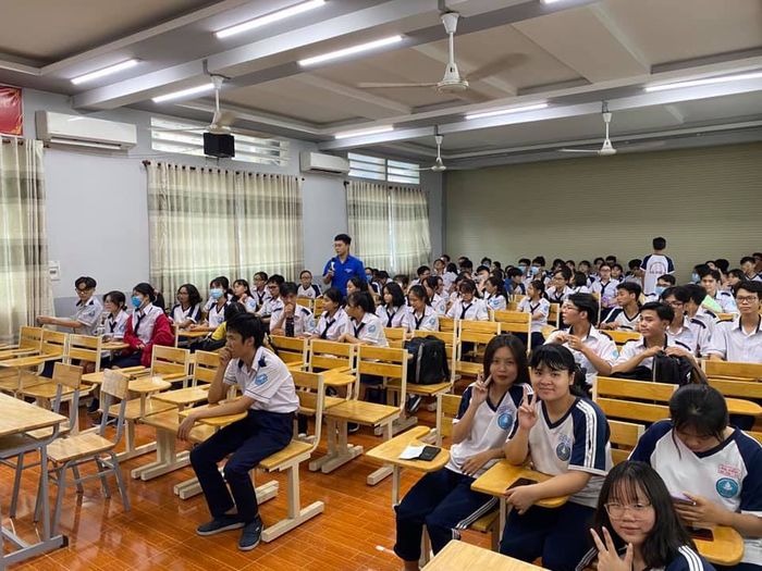 Trường THPT Bà Điểm hình ảnh 1
