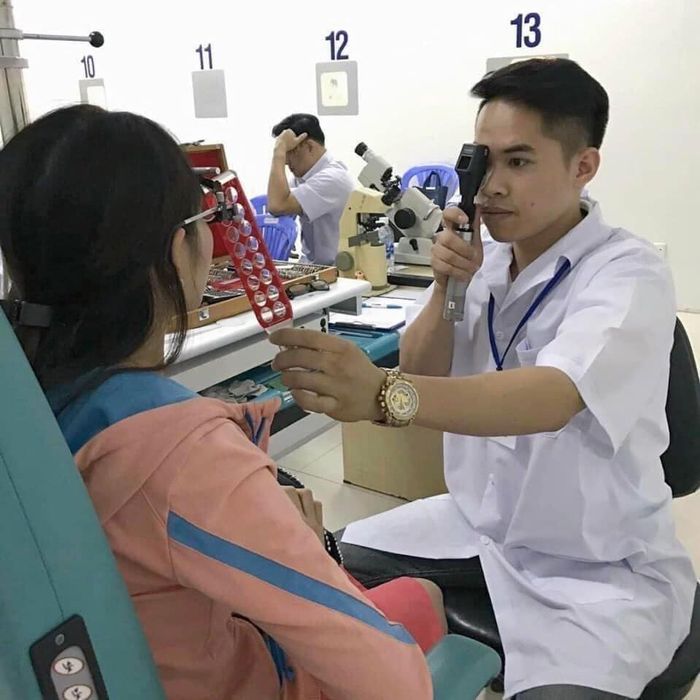 Kính Thuốc B B Eyewear hình 1