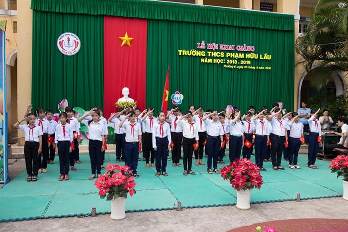 Hình ảnh thư viện hiện đại tại Trường THCS Phạm Hữu Lầu