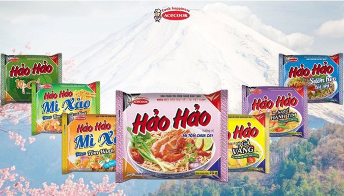 Hình ảnh đặc trưng: Gói mì Hảo Hảo tôm chua cay - Biểu tượng ẩm thực đường phố Việt