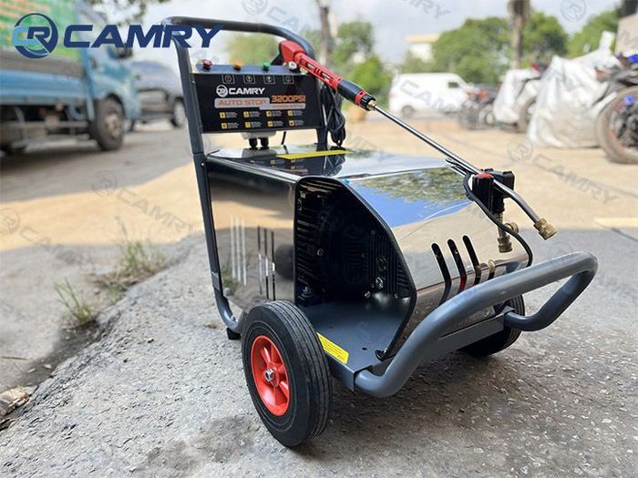 Hình ảnh máy rửa xe cao áp Camry 2
