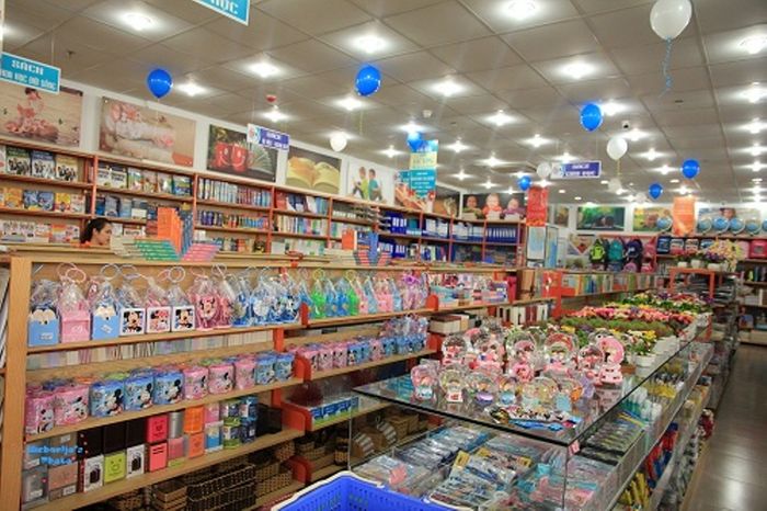 Không gian trưng bày sách ấn tượng tại Nhà sách Trí Tuệ