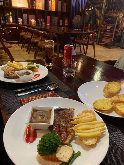 Wine & Steak House West Lake photo 1