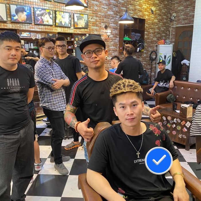 Không gian sang trọng và đậm chất nam tính tại Lãnh Địa Đàn Ông Barbershop