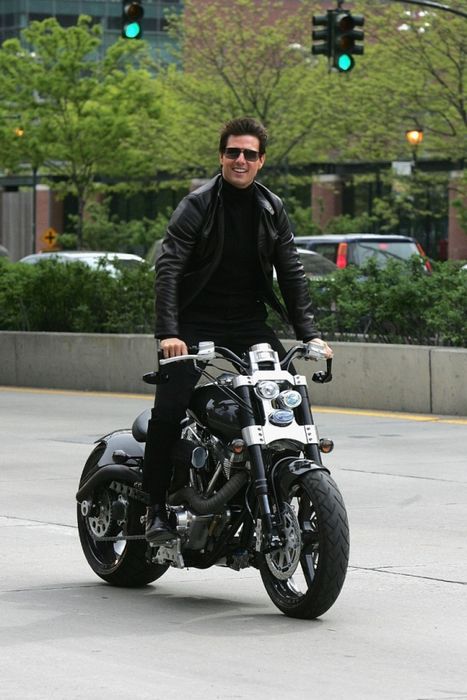 Top 3 chiếc mô tô đắt đỏ nhất trong bộ sưu tập của nam tài tử Tom Cruise - Ảnh 2.