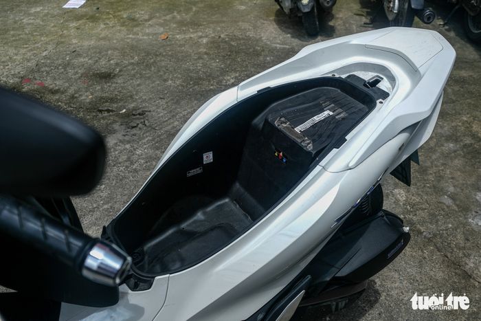 Honda PCX phiên bản 'tiết kiệm xăng' đã có mặt tại Việt Nam: Giá chỉ 99 triệu đồng, một lựa chọn đặc biệt cho những ai đã trải qua thời gian với dòng xe SH - Hình 4.