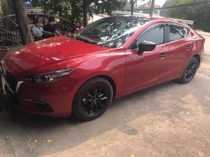 Chiếc Mazda3 đời cũ được bán với giá 1,3 tỷ đồng, cao hơn khoảng 2,5 lần so với giá thị trường chỉ vì một chi tiết nhỏ - Ảnh 2.