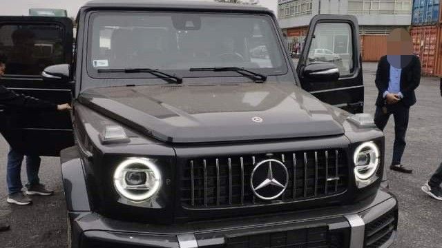 Hình ảnh về chiếc Mercedes G63 trị giá 12 tỷ đồng bị bỏ quên tại cảng Hải Phòng.