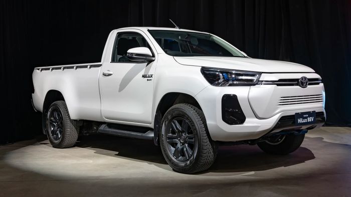 Toyota Hilux hoàn toàn điện từng ra mắt tại Đông Nam Á có thông tin chi tiết về phiên bản hoàn chỉnh - Xem Ảnh 1.