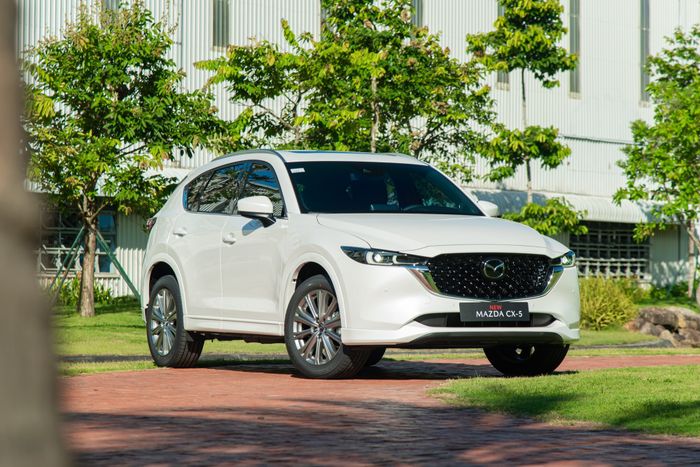 Mazda CX-5 bổ sung bản 2.5L: Giá từ 979 triệu, dẫn động bốn bánh, thêm nỗi lo cho CR-V và Tucson - Hình ảnh 1.