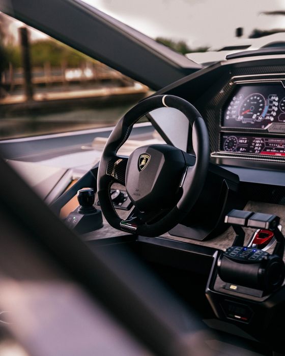 Cận cảnh chi tiết siêu du thuyền Tecomar Lamborghini 63 với công suất 4.000 mã lực - Ảnh 10.