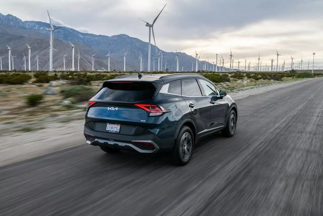 Kia Sportage hybrid được nâng cấp với mức tăng giá nhẹ - Hình 2.
