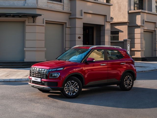 Hyundai Venue có giá từ 539 triệu đồng: Hàng ghế sau được đánh giá cao nhất trong phân khúc nhưng kém hơn Raize về công nghệ an toàn - Ảnh 2.