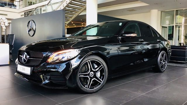 Chàng trai 20 tuổi, với hai bàn tay trắng, tự hào khi mua được Mercedes C300 nhưng lại bị chế nhạo: Cửa hàng xe quá nhiệt tình, đã tặng luôn chiếc Maybach à? - Ảnh 3.